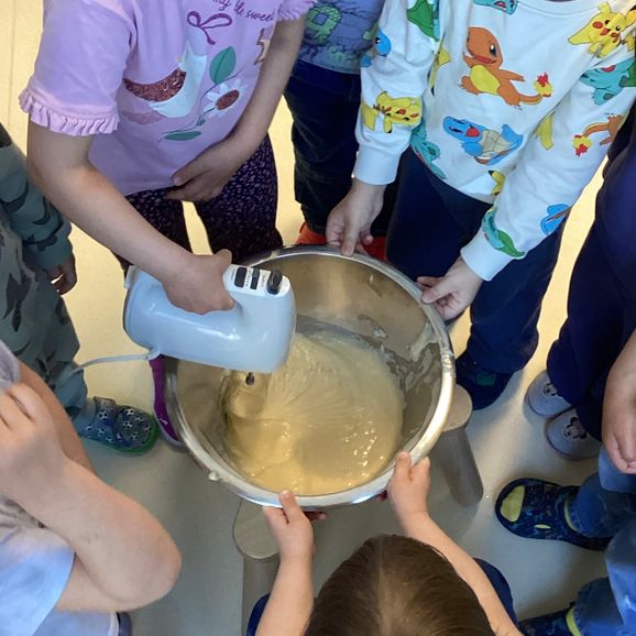 Geburtstagskuchen in der Kita gebacken